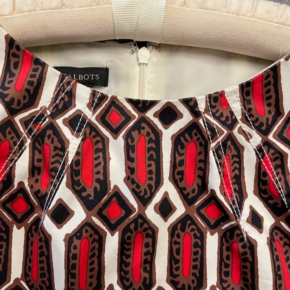 Graphic design on cotton sleeveless shift dress   Talbots.  Size 2.  NWT.